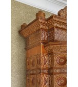 Изразцовый камин с эркером и короной.