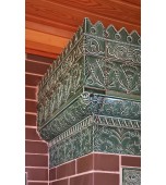 Уличная печь в беседке с муравлёными изразцами.