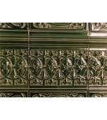 Пристенный изразцовый камин.